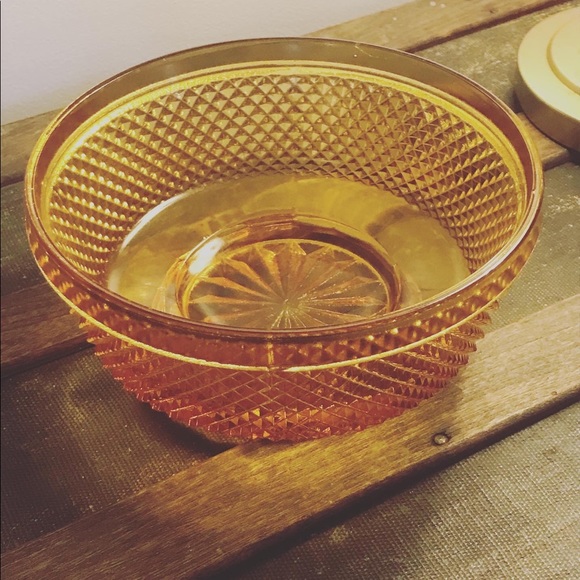 Vintage diamond point Amber glass dish - Picture 4 of 5